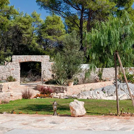 Harpocrates Vakantiehuis Vrboska